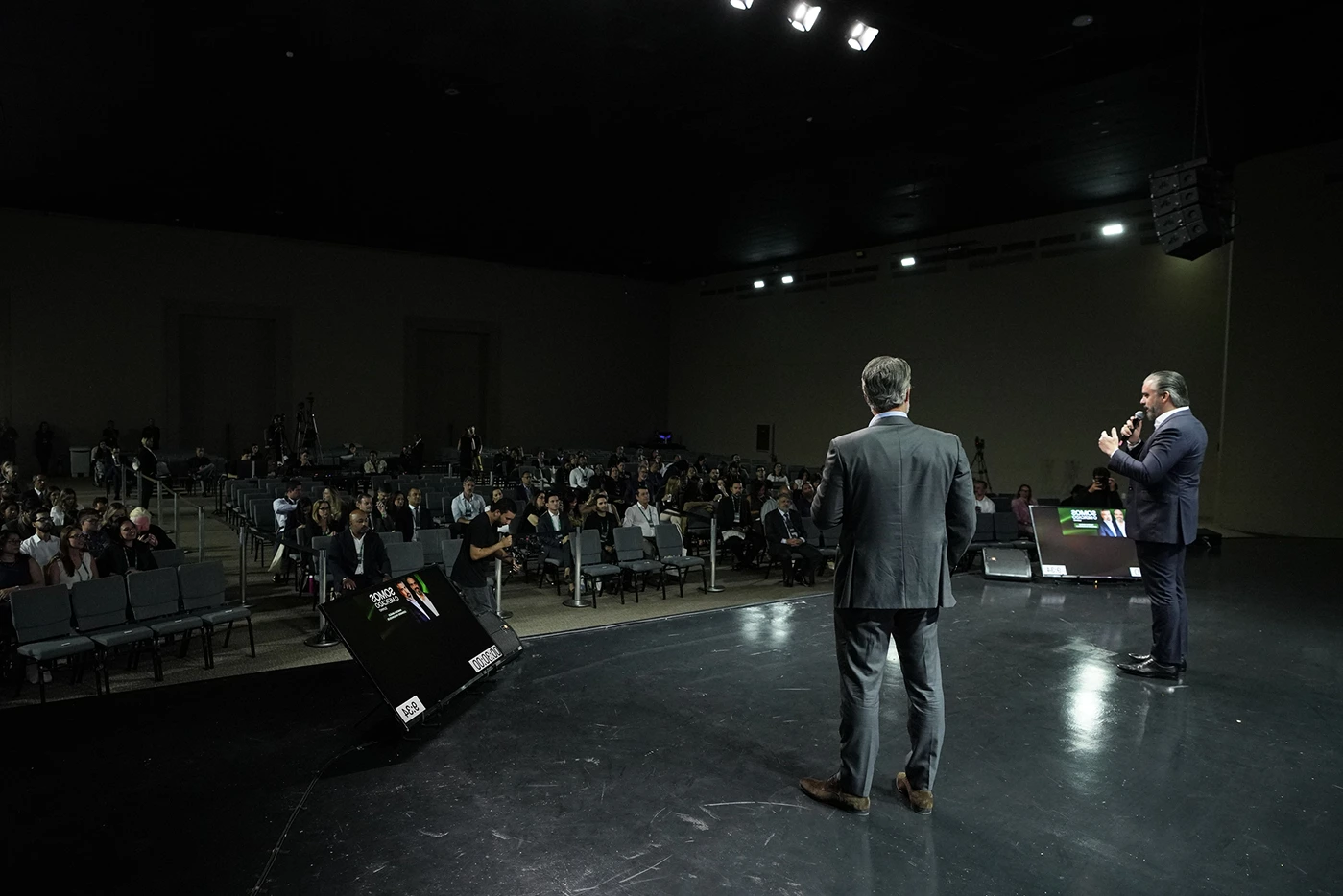 Apresentadores no evento